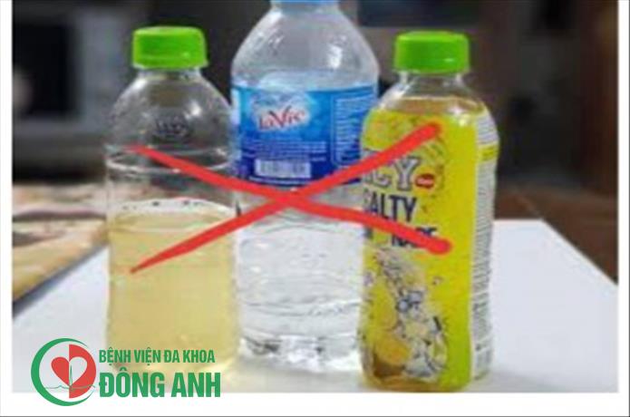 CẢNH BÁO NGUY CƠ NGỘ ĐỘC DO UỐNG NHẦM HÓA CHẤT Ở TRẺ EM