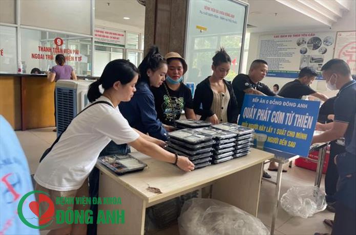 NHỮNG SUẤT ĂN TỪ THIỆN, ẤM LÒNG NGƯỜI BỆNH TẠI BỆNH VIỆN ĐA KHOA ĐÔNG ANH