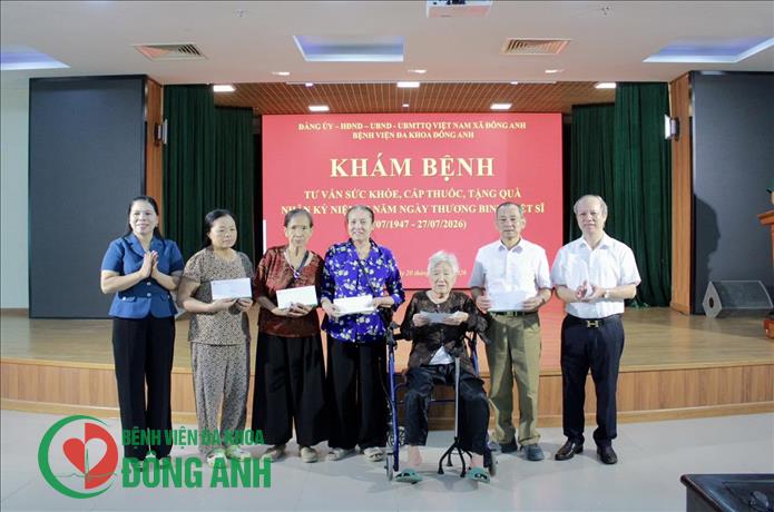 BỆNH VIỆN ĐA KHOA ĐÔNG ANH TỔ CHỨC KHÁM SỨC KHỎE, CẤP THUỐC MIỄN PHÍ CHO CÁC ĐỐI TƯỢNG CHÍNH SÁCH XÃ ĐÔNG ANH